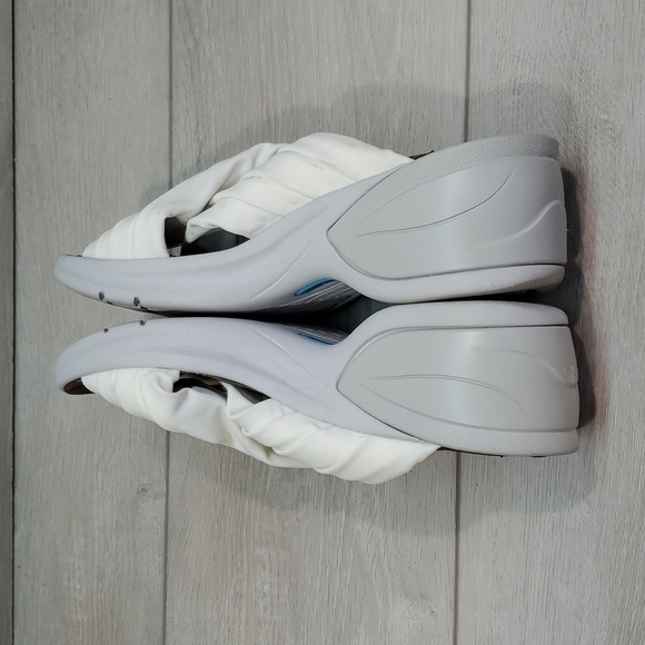 Bzees Womens Premium Knockout Wedge Sandals shoes sz 8 - Picture 6 of 10